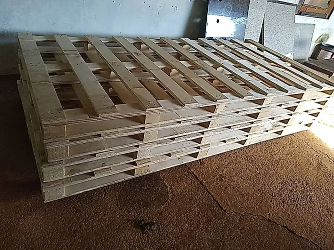Lote com 4 Pallets / Engradados de Madeira Grandes (2,40m x 1,25m)