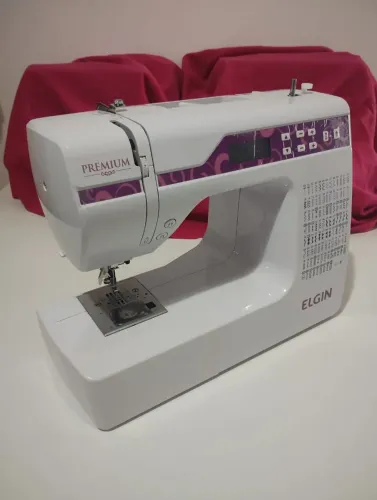 Máquina de Costura Elgin Premium Eletrônica Semi-nova