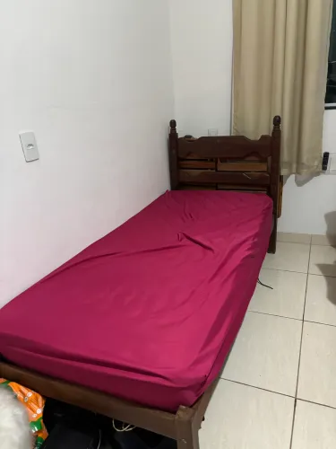 Cama de solteiro com colchão de sucupira a venda