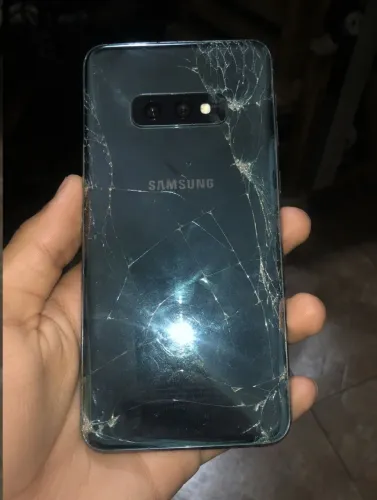 Vendo S10E,troco em iphone 8 também,chamar PV para mais informações