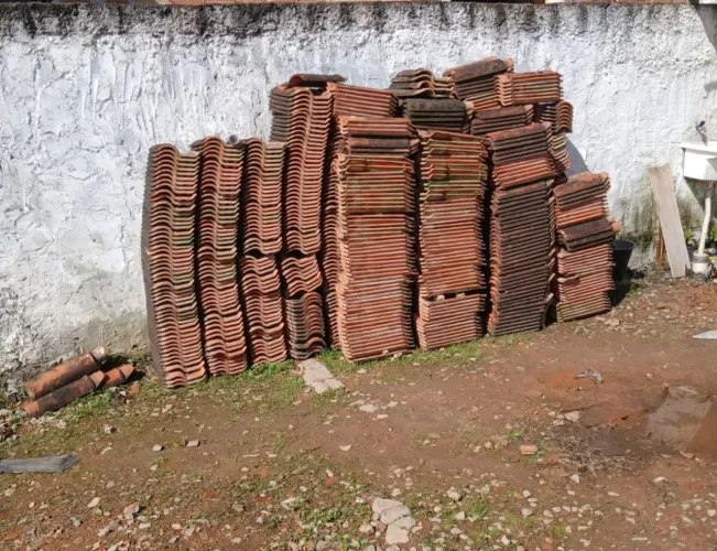 Vendo telhas portuguesa,aceitamos cartão