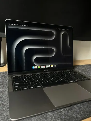 MacBook Air M1 - 8GB/256GB - Cinza Espacial