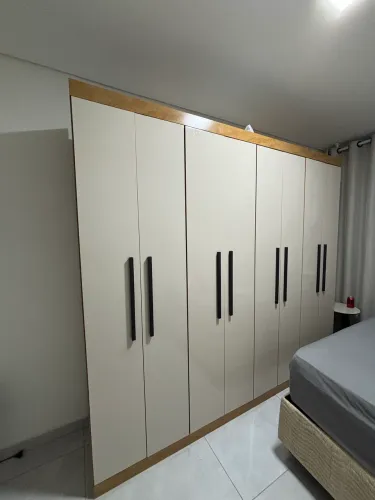 Guarda roupa 8 portas