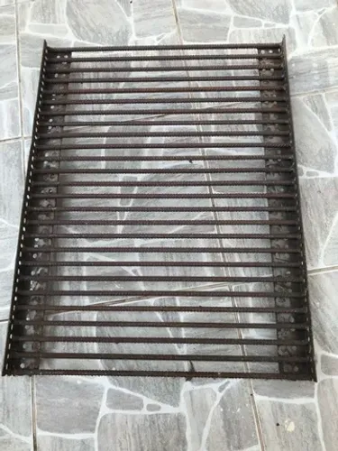 Vendo grade de ferro, acompanha a caixa e o suporte 