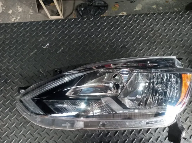 farol nissan sentra