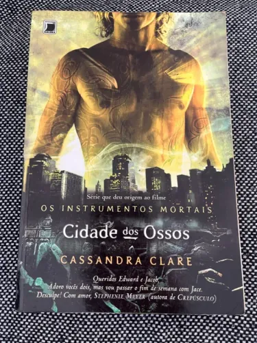 Livro cidade dos ossos 