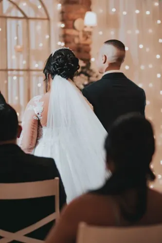 Vestido de noiva clássico e romântico