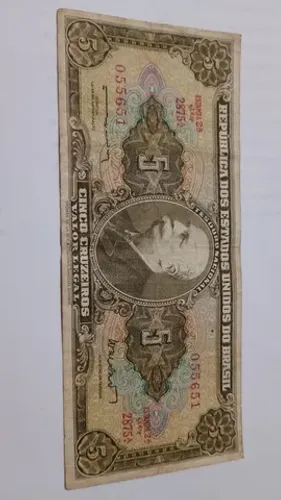 Notas de dinheiro antigas e selos
