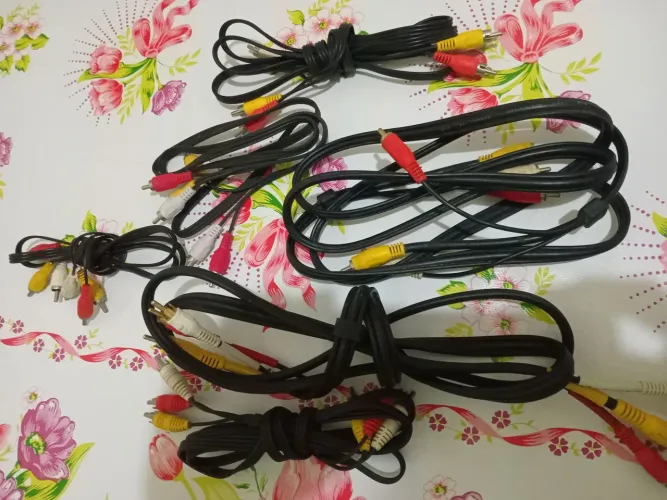 6 cabos a/v 30 reais leva todos vários tamanhos