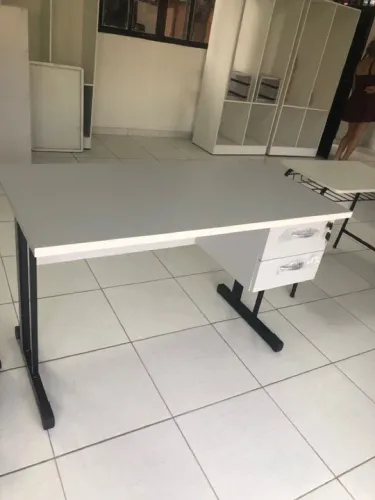 cadeiras e mesas e armários de todos os modelos e cores tudo novo 