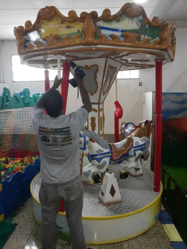 Serviço de reforma de brinquedão ( kid play ) e manutenção de brinquedos. 