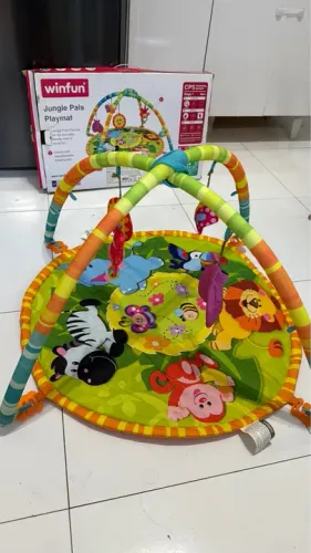 Tapete interativo para bebê com arco