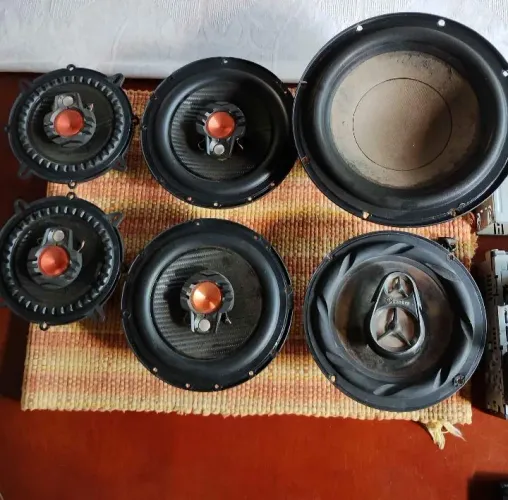 5 Altofalantes + 1Subwoofer