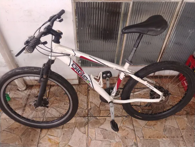 Vendo Bike Gios,aron26 com amortecedor dianteiro,freios dico nas duas rodas 