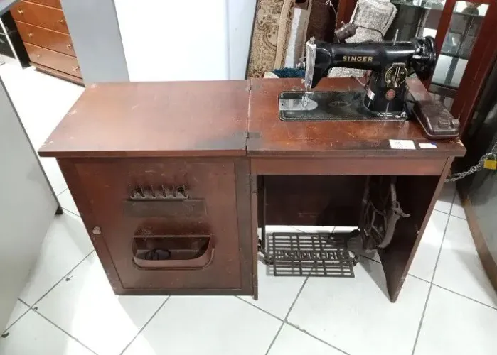 Máquina de Costura Antiga Singer