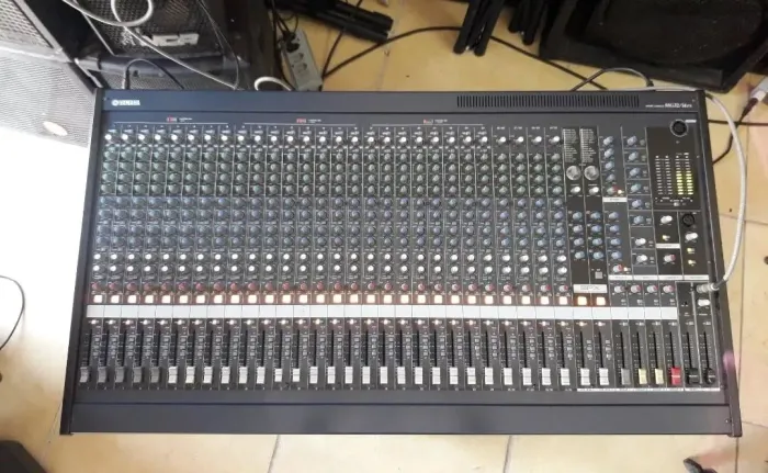 Mesa de Som Yamaha MG32/14FX