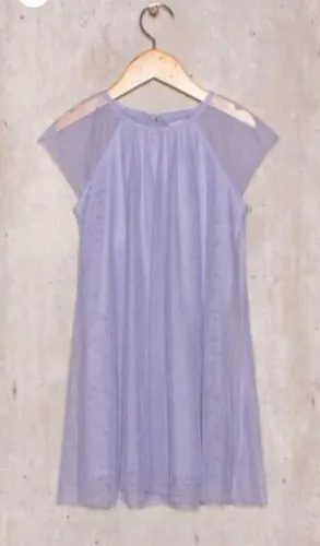 Vestido evasê lilás com tule