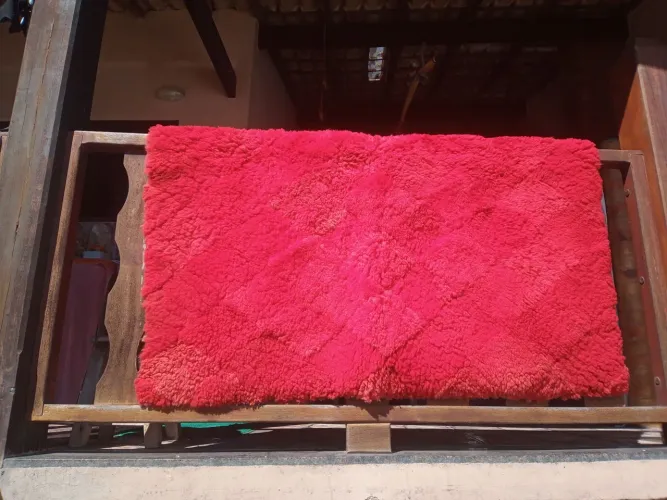 Tapete felpudo vermelho para decoração
