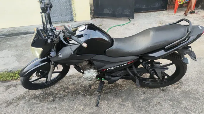 Aluga-se moto