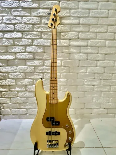 Baixo Fender Precision Bass - PJ 