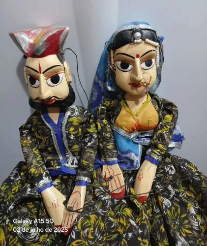 Marionetes de madeira indianos artesanais