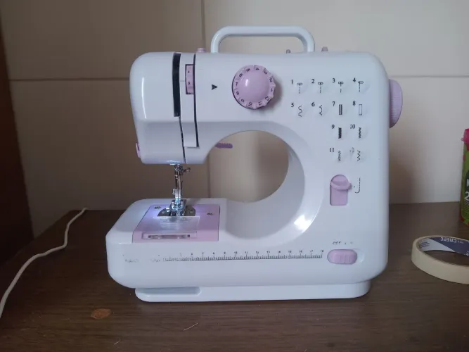 Maquina de costura portátil