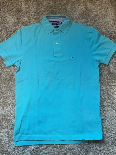 Polo Tommy Hilfiger Tamanho: P/S (NOVA)