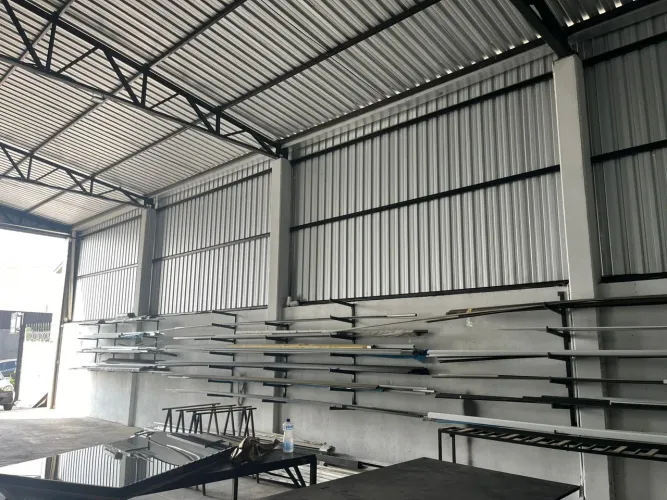 Unidade pronta para operação imediata - gestão local garantida.