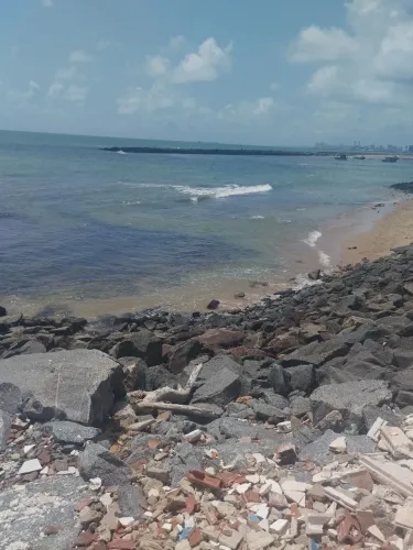 Alugo quarto para estudantes na beira mar Olinda