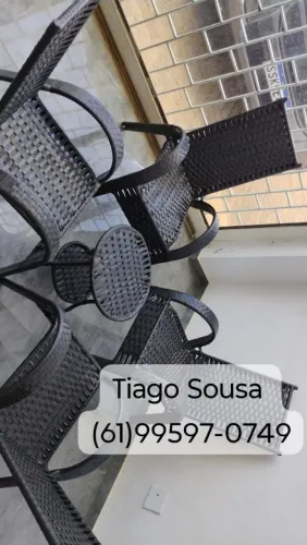 Conjunto de cadeiras e mesa de fibra sintética 4 cadeiras + mesinha de centro