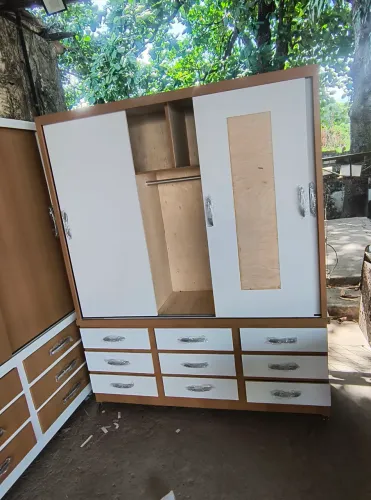 Guarda roupa casal direto de fabrica todo no bloco de madeira de 10 