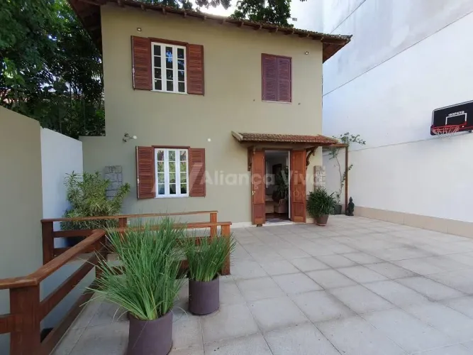 Jardim Botânico | Casa 6 quartos, sendo 1 suite