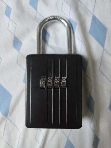 Cadeado com armazenamento interno - 4 Dígitos (Preto)