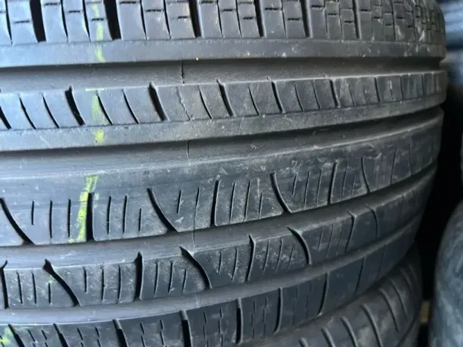 Pneu 235/45/19  85 % Vida Util.