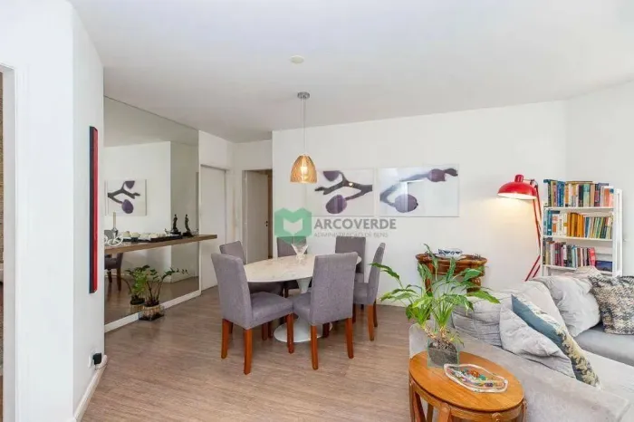 Apartamento à venda em Moema com 3 quartos, sendo 1 suíte, 125m²
