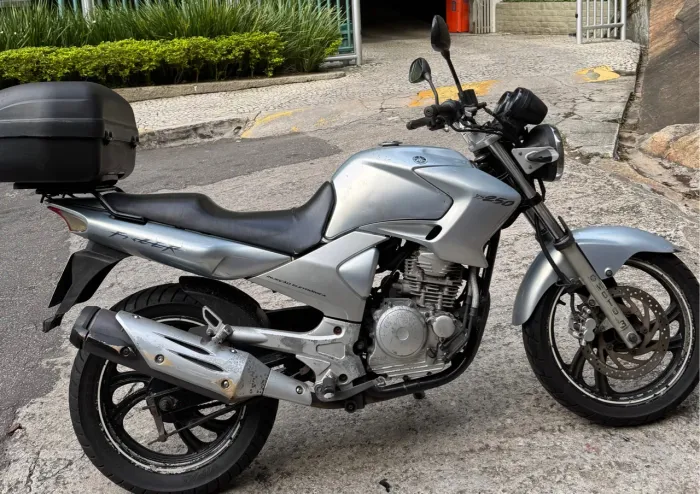 VENDO MOTO FAZER 250cc 2010