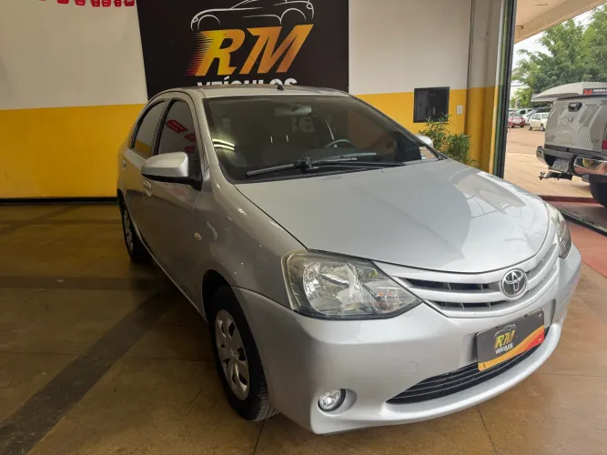 Etios sedan XS 1.5 2014 Completo! Faço financiamento