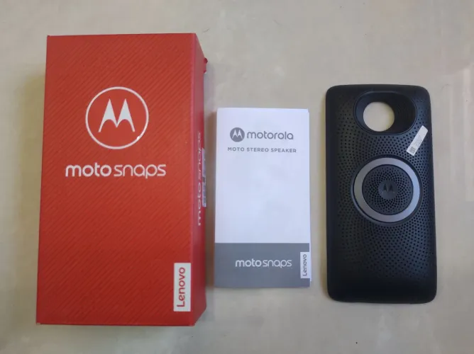 Moto snap speaker