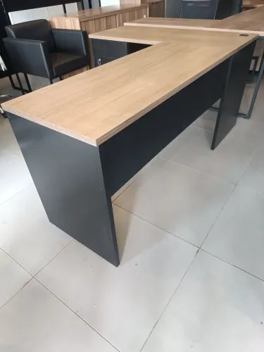 Mesa de escritório em L Nova 1.80m x 1.27m x 53cm Prof - Entrego