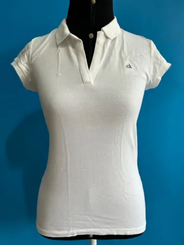 Blusa Polo Calvin Klein Feminina Tamanho PP Cor Branco Com Gola Malha Algodão