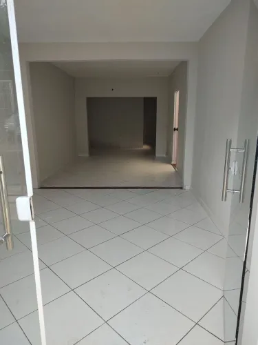 Aluga-se ponto comercial 