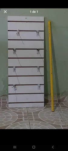 Painel para loja com ganchos