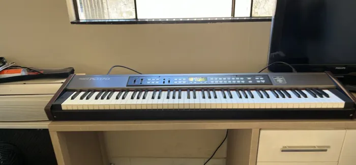 Teclado Roland RD-170
