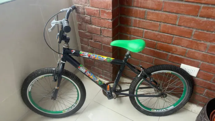 Vendo Bicicleta semi nova