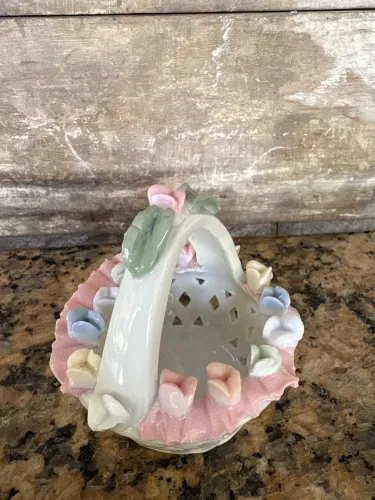 Cestinha em porcelana 