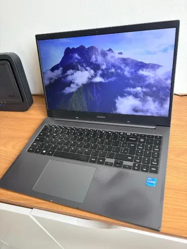 Notebook Samsung Book I5 8gb 256gb Ssd 15,6'' Cinza-chumbo (Usado)