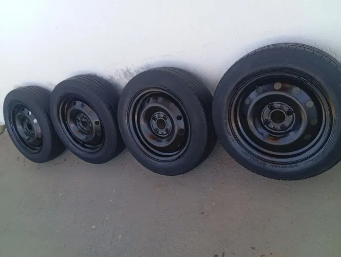 Rodas aro 14 ferro Fiat com pneus