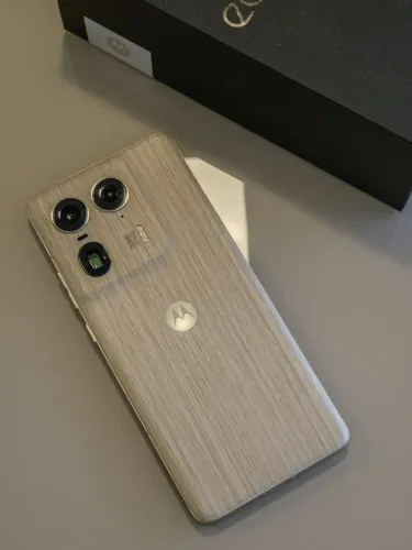 [SÓ VENDA] Motorola Edge 50 Ultra Bambu na Garantia
