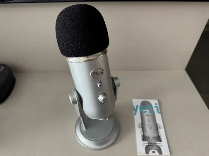 Microfone Condensador Usb Blue Yeti - Prata