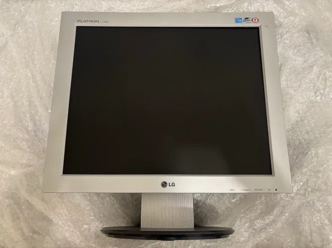 Monitor LG 17 polegadas.